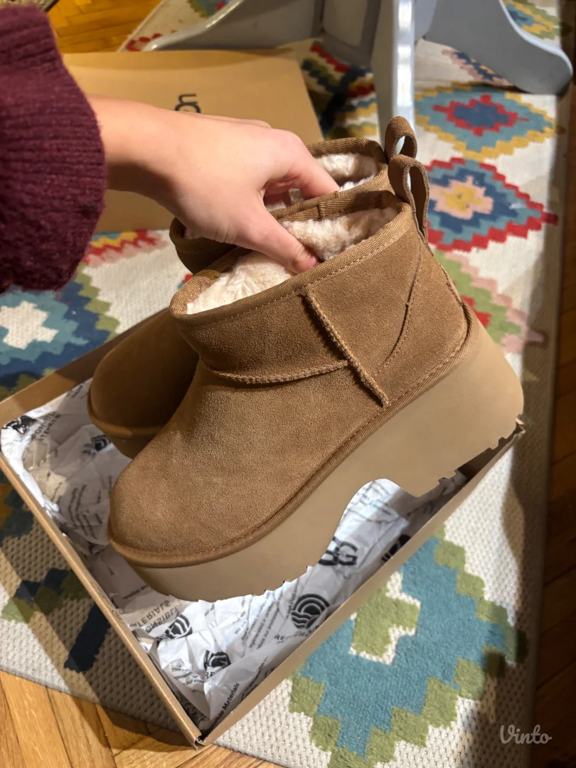 Ugg cizme - jednom nosene