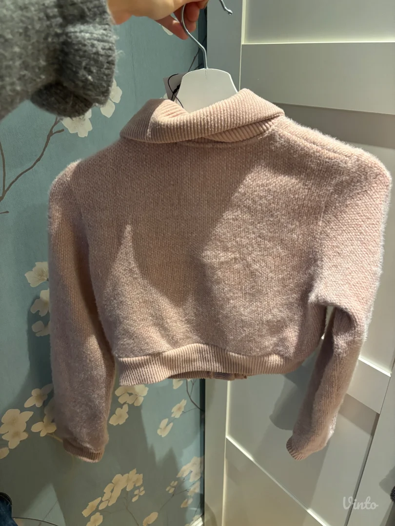 Zara dzemper sa etiketom