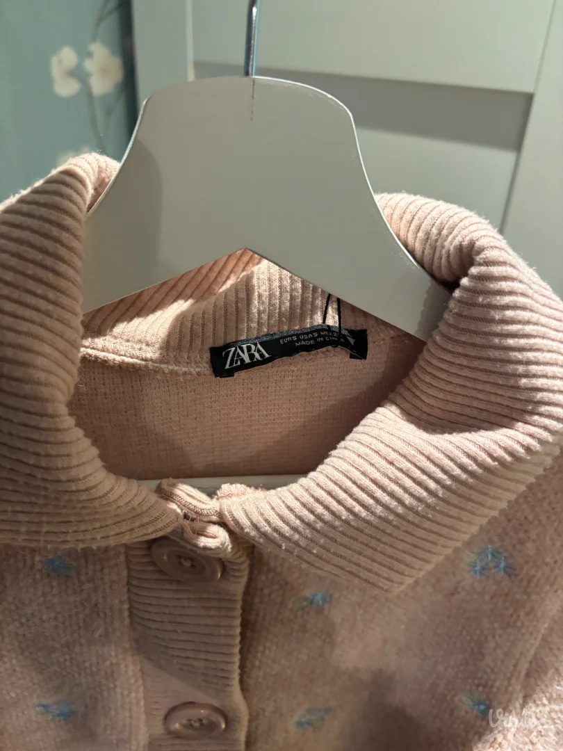 Zara dzemper sa etiketom