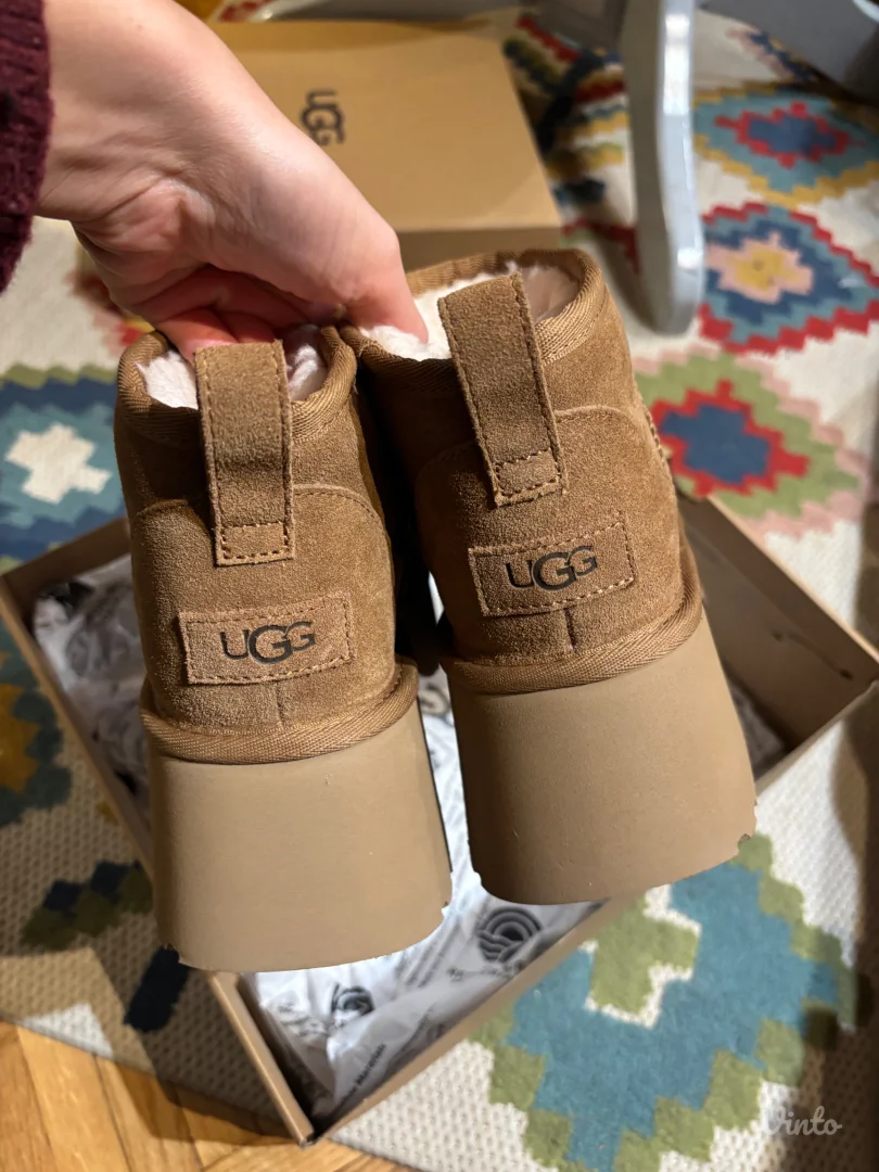 Ugg cizme - jednom nosene