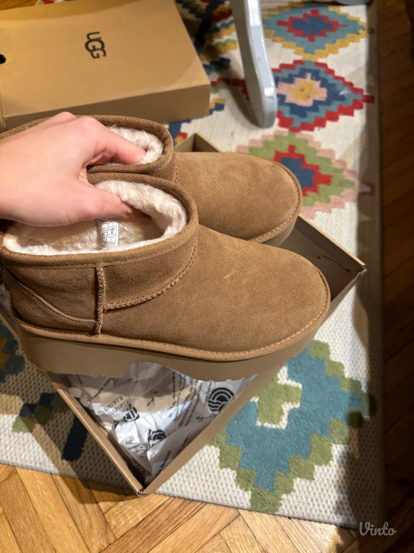 Ugg cizme - jednom nosene