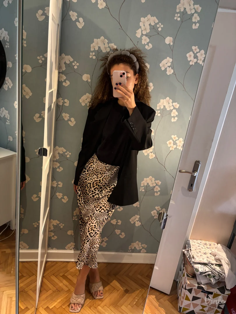 Zara satenska suknja