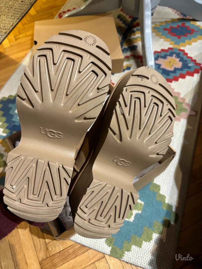 Ugg cizme - jednom nosene