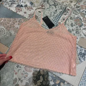 Reserved top sa sljokicama