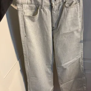 Zara farmerke novo