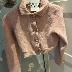 Zara dzemper sa etiketom