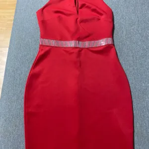 Crna svecana haljina