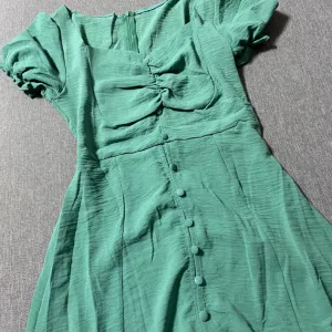 Zelena letnja haljinica