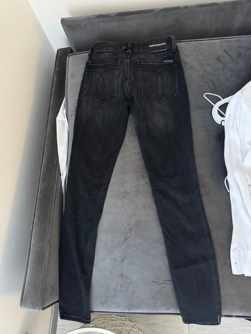 Calvin Klein farmerke 34 NOVE