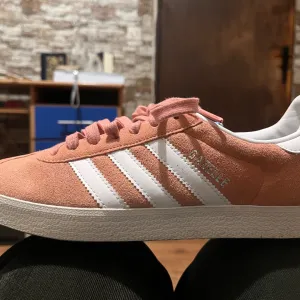 Roze Adidas Gazelle patike