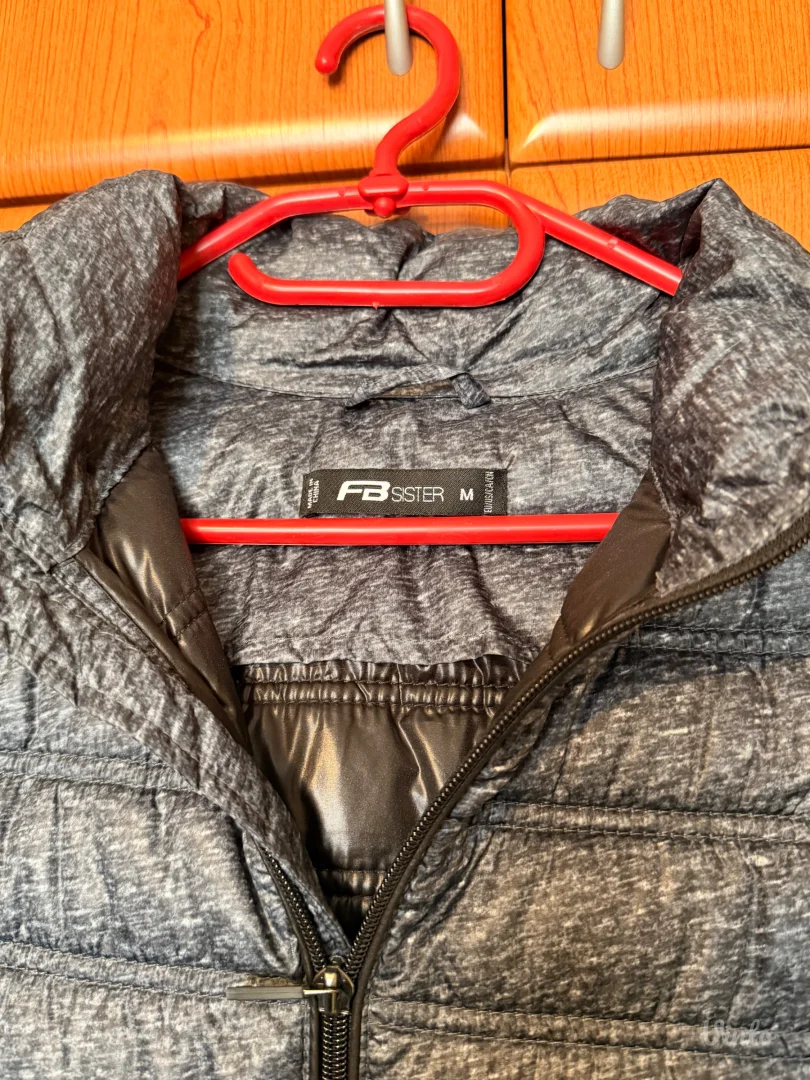 Ženski prsluk sa odvojivom kapuljačom M veličina