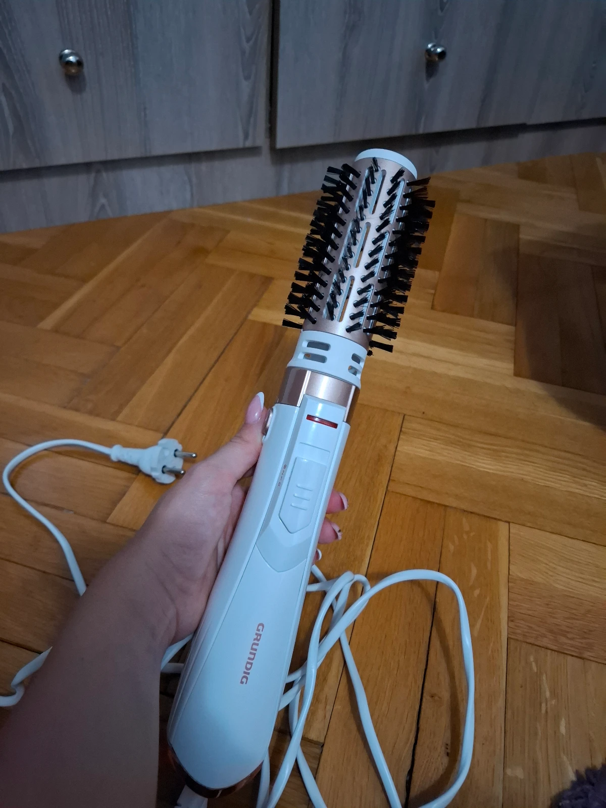 Grunding elektricna cetka za kosu
