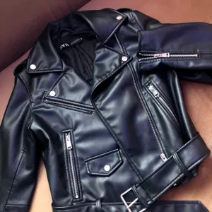 Zara-Crna kozna jakna