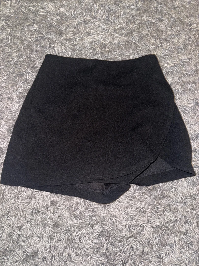 Skort (suknja-šorc)