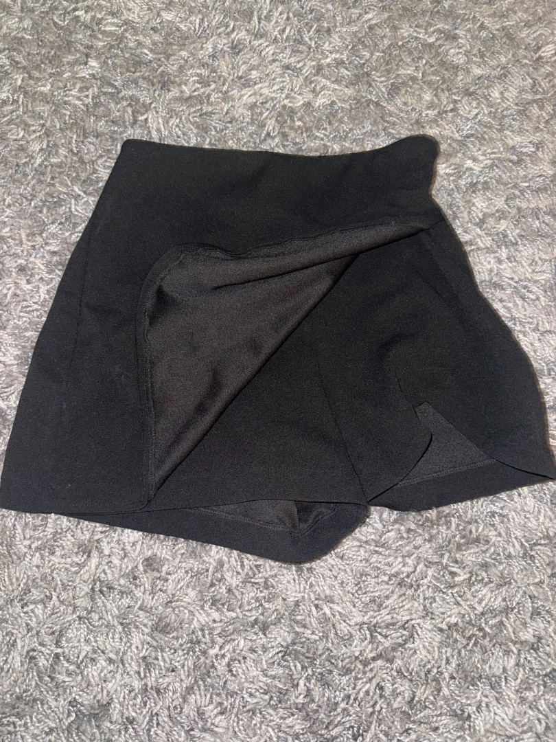 Skort (suknja-šorc)