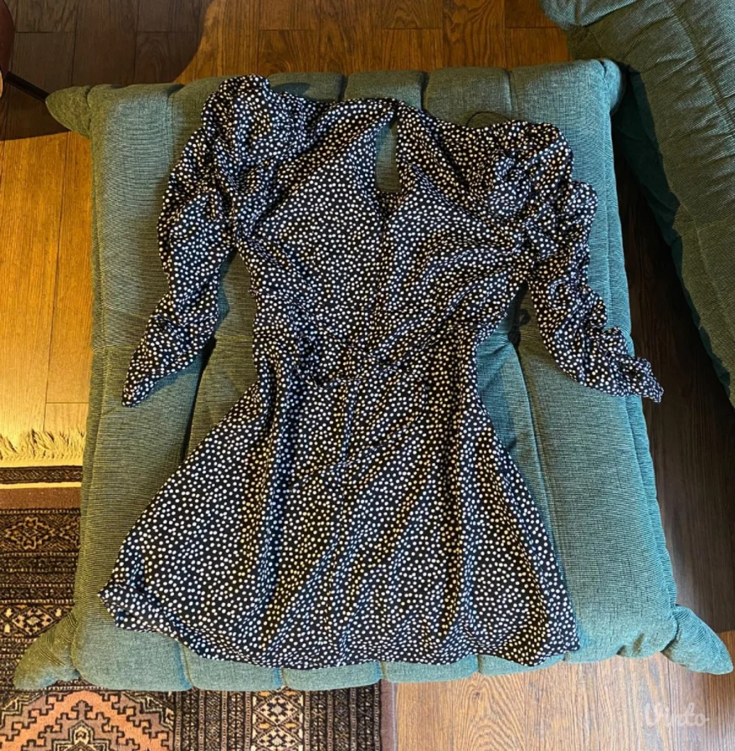 Top shop haljina na tufne