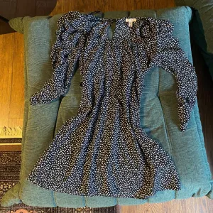 Top shop haljina na tufne