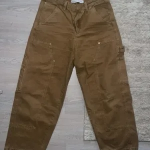 Bershka farmerice radničkog kroja