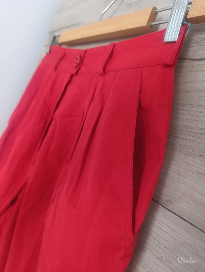 Kraće ženske pantalone