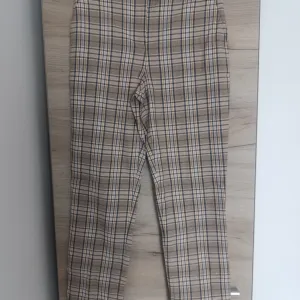 Poslovne pantalone Orsay 32