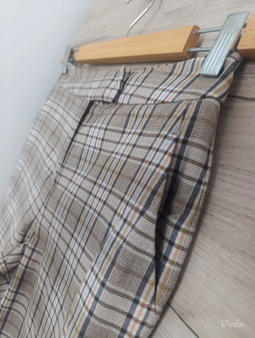 Poslovne pantalone Orsay 32