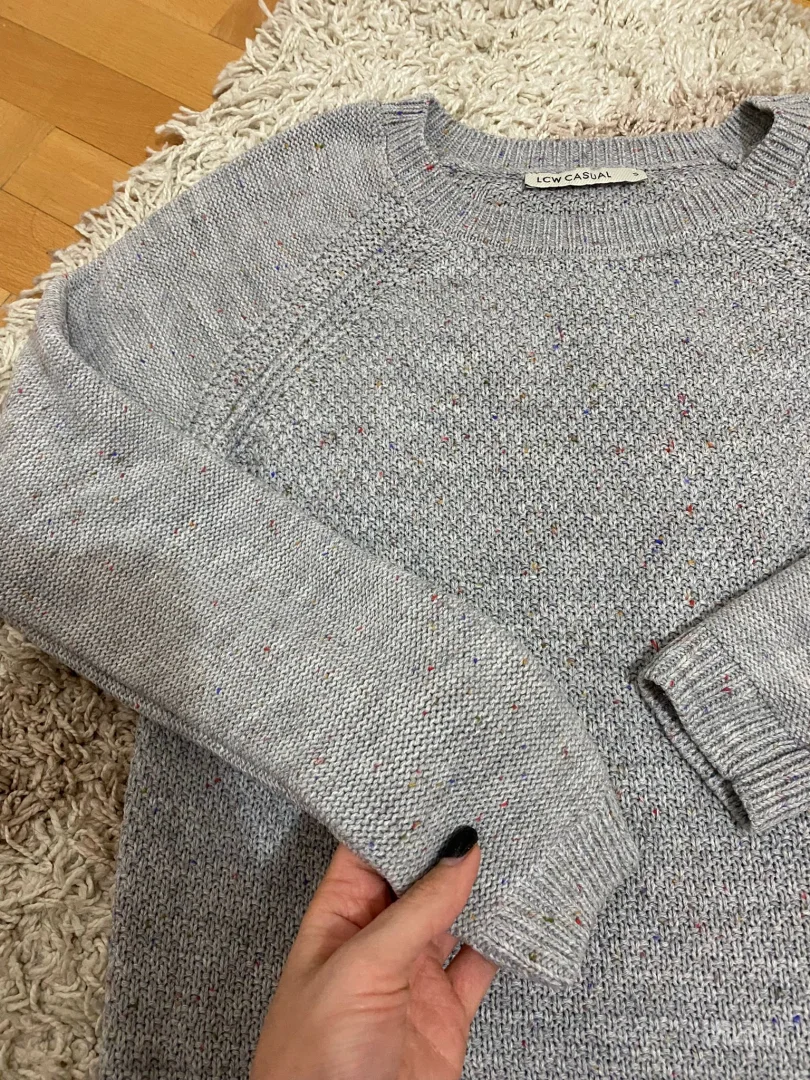 Zenski dzemperi vise komada