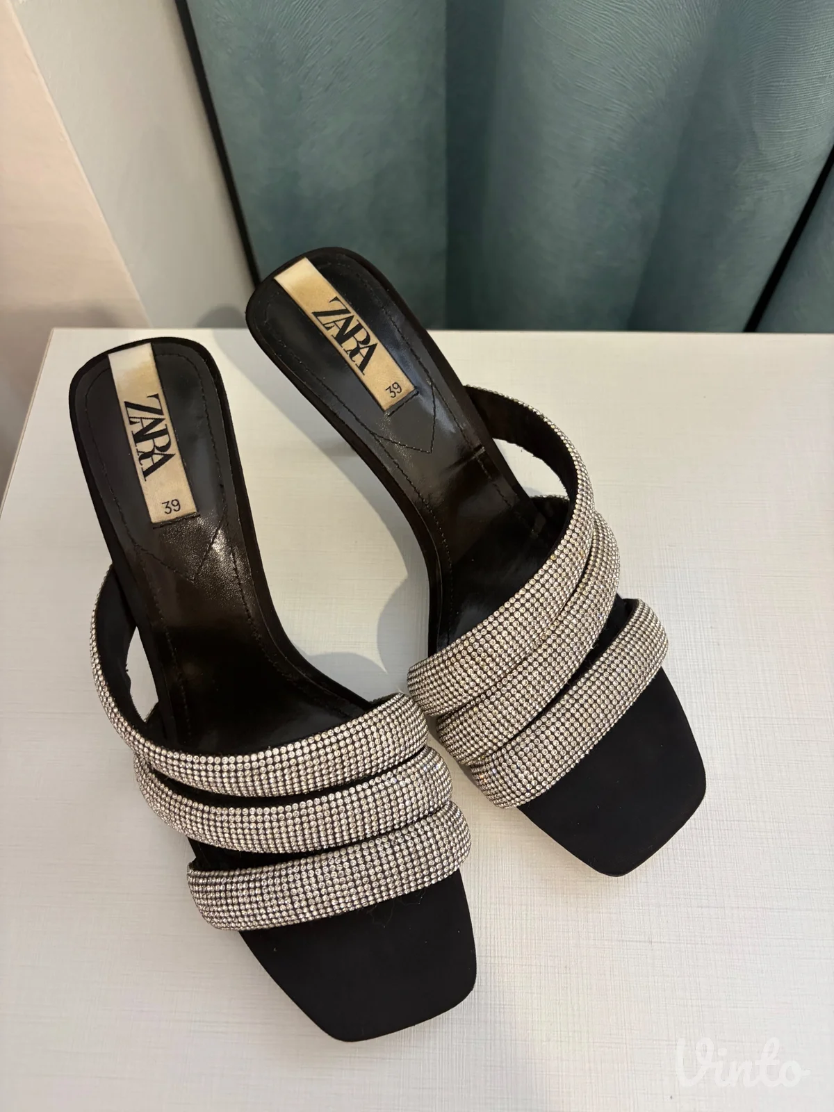 zara stiklice
