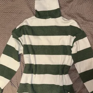 Stradivarius Rolka Dzemper