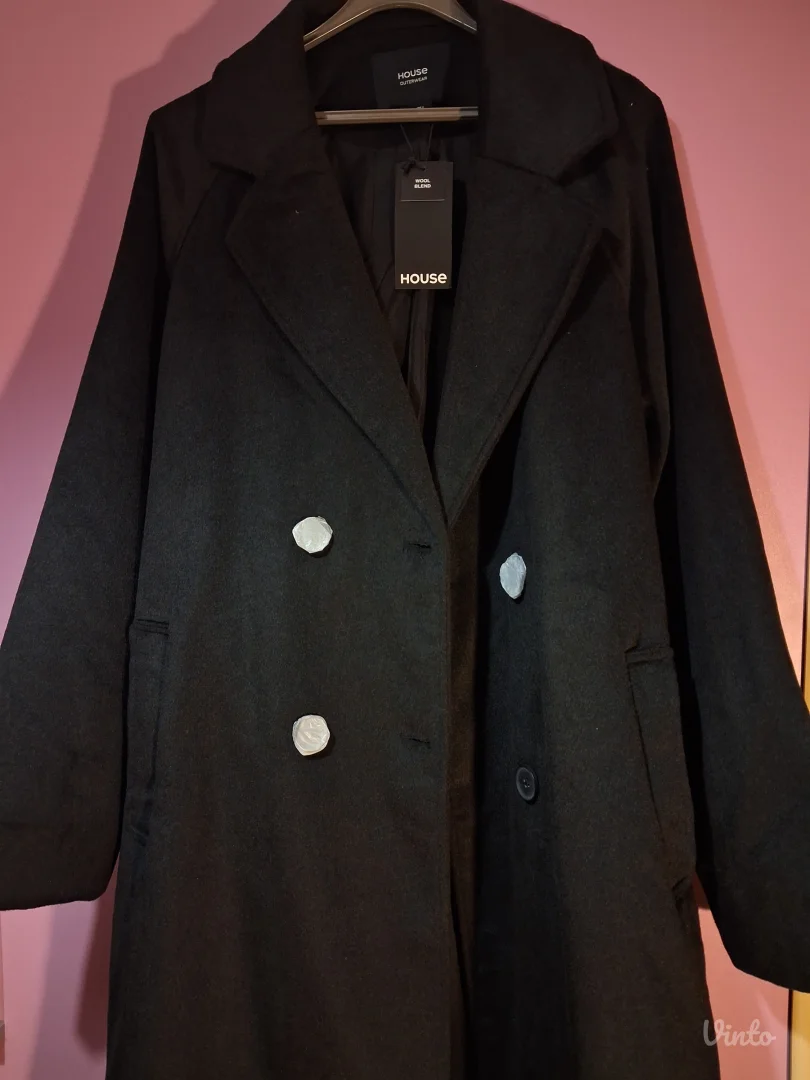 House - crni zimski kaput