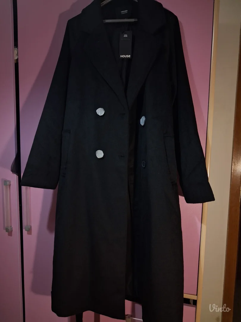 House - crni zimski kaput