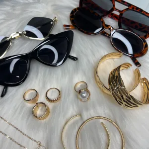 NOVO Set naocara za sunce + set nakita