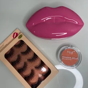 Set vestackih trepavica, rumenila i kutije za odlaganje u obliku usana