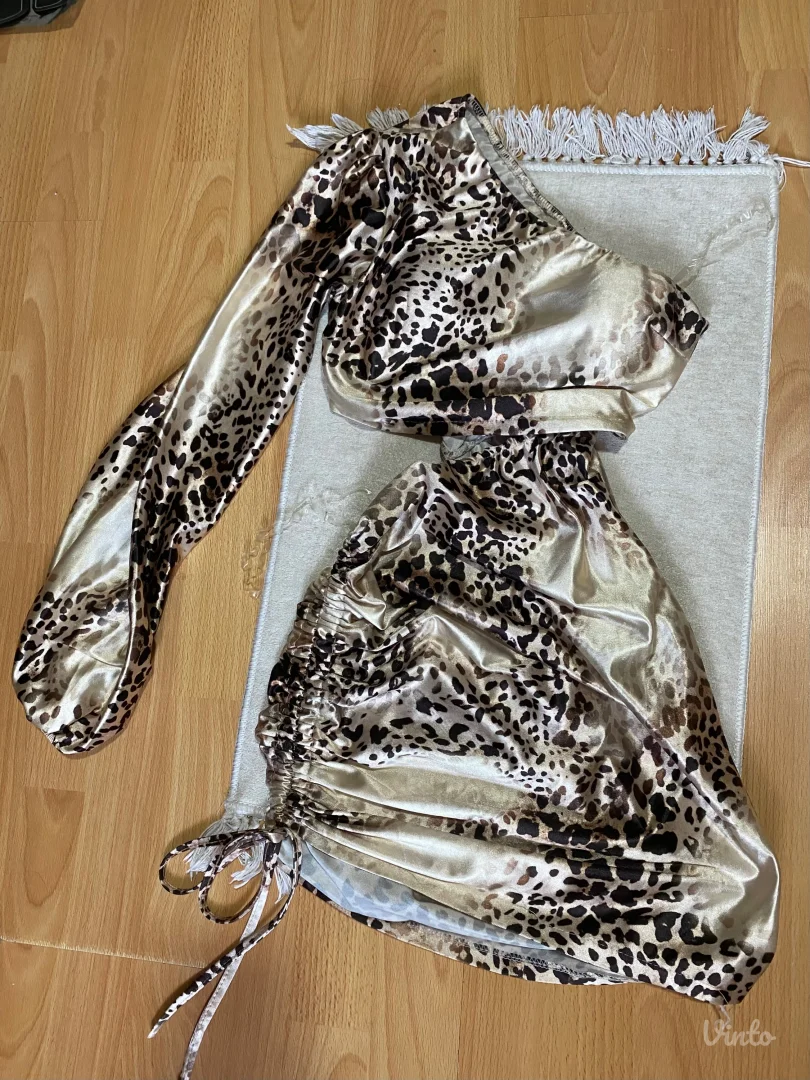 Leopard print haljinica sa prorezom na stomaku