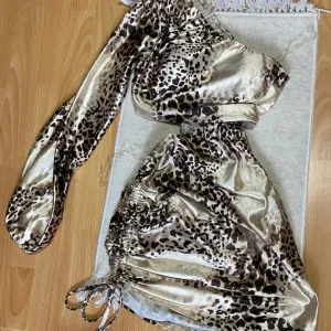 Leopard print haljinica sa prorezom na stomaku