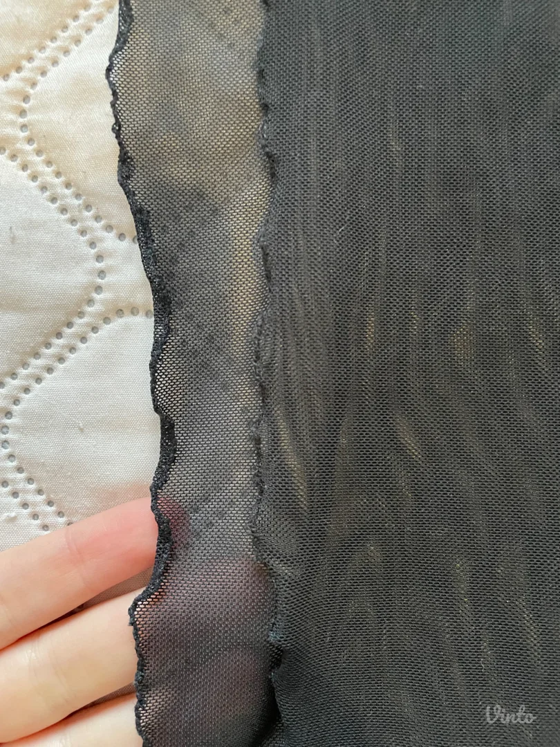 Crna suknjica sa čipkom