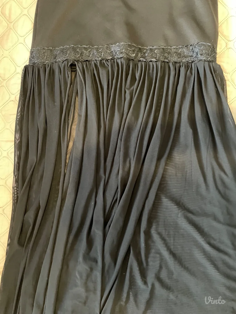 Crna suknjica sa čipkom