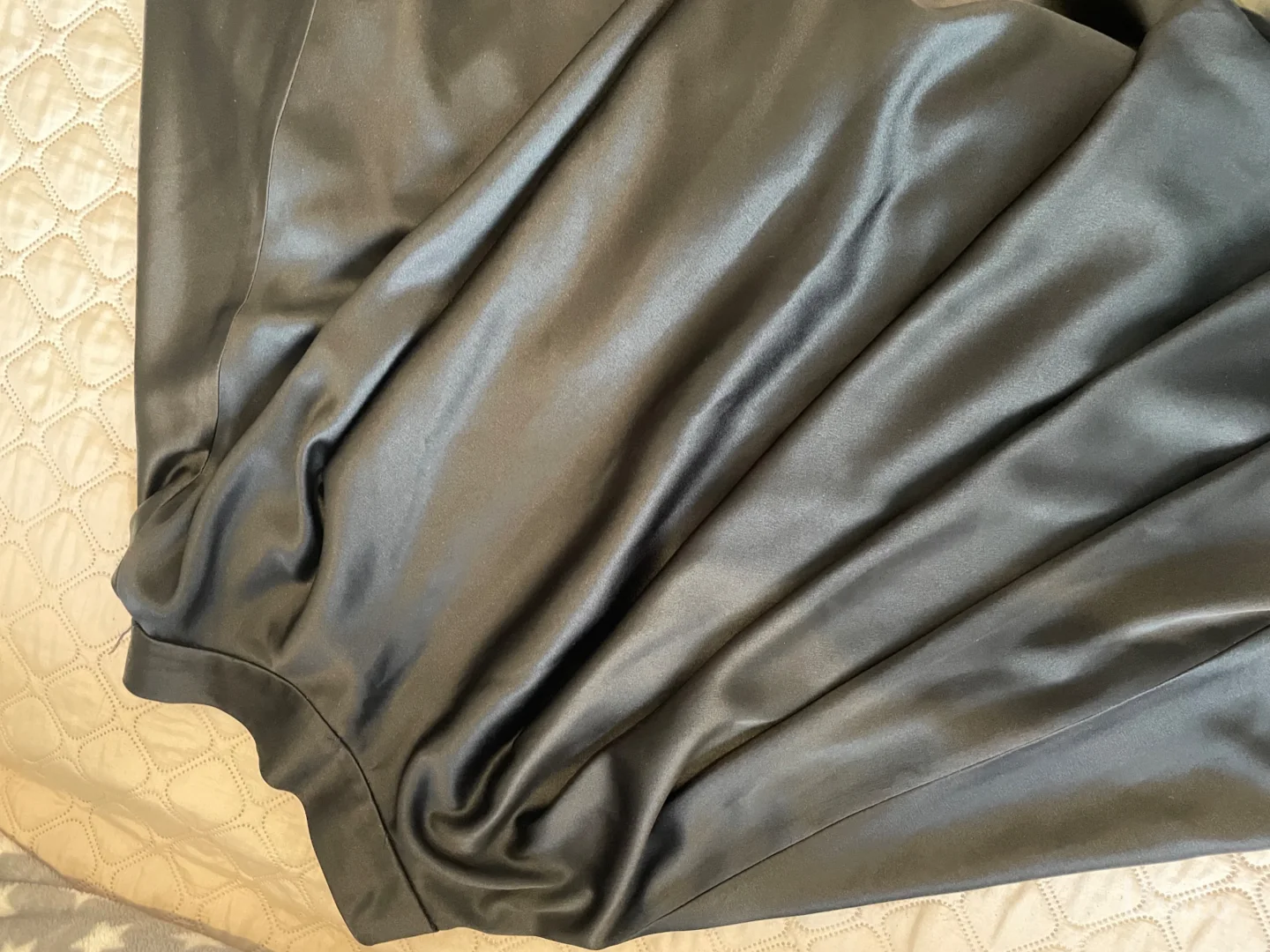 Crna široka lepršava suknja