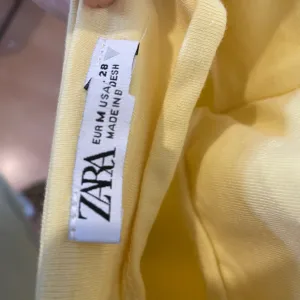 Zara žuta haljinica