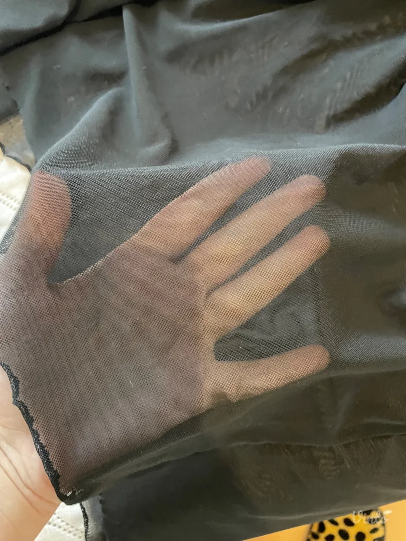 Crna suknjica sa čipkom