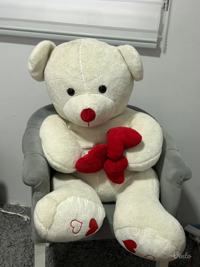 veliki plisani medved