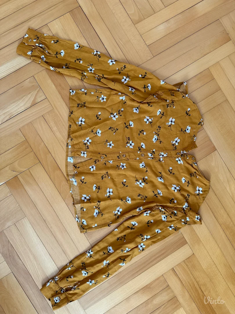 Bershka bluza sa cvetićima