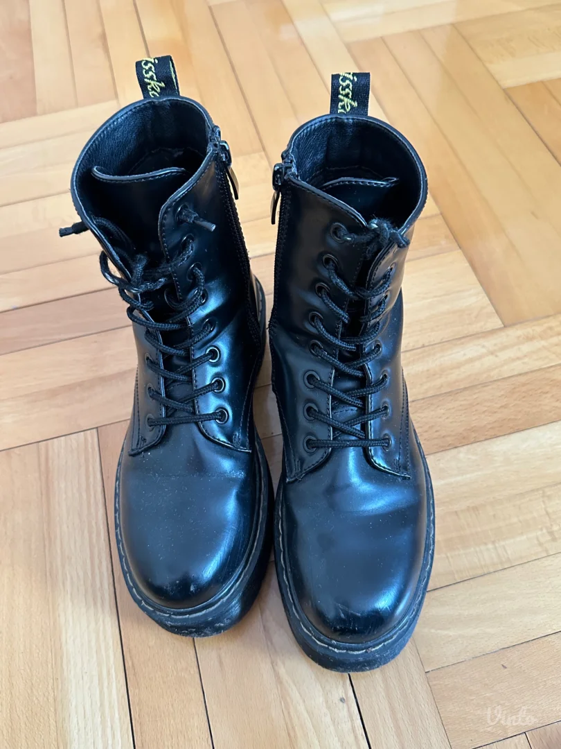 Crne čizme na platformu