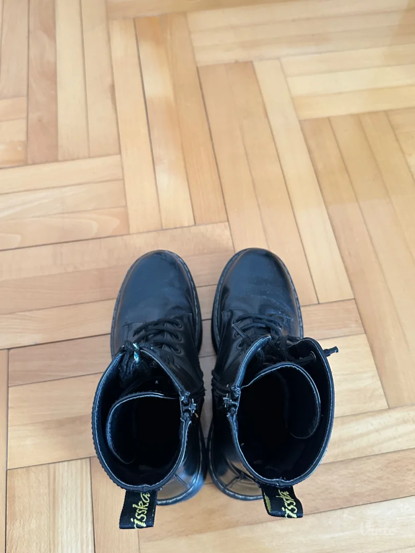 Crne čizme na platformu