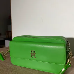 Tommy Hilfiger torbica NOVA