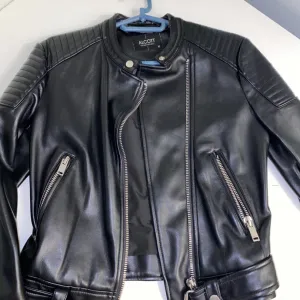 Jesenja jakna od veštačke kože