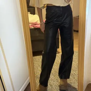 Bershka wide leg eko koža