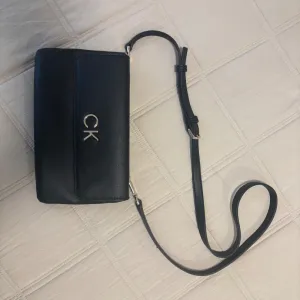 Zenska Kelvin Clain torba