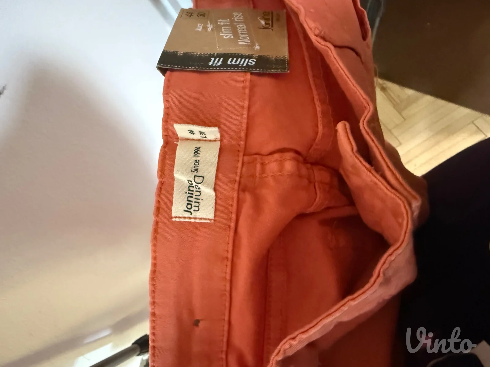 PANTALONE NOVE SA ETIKETOM