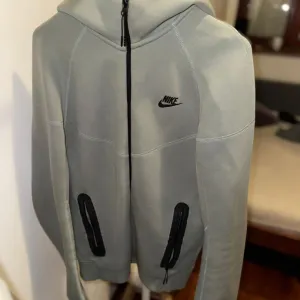 Nike Tech Fleece dukserica