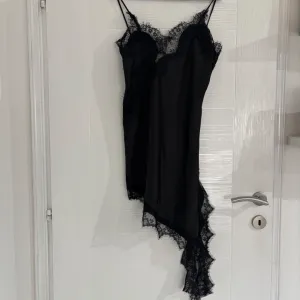 Zara lace haljina nova sa etiketom